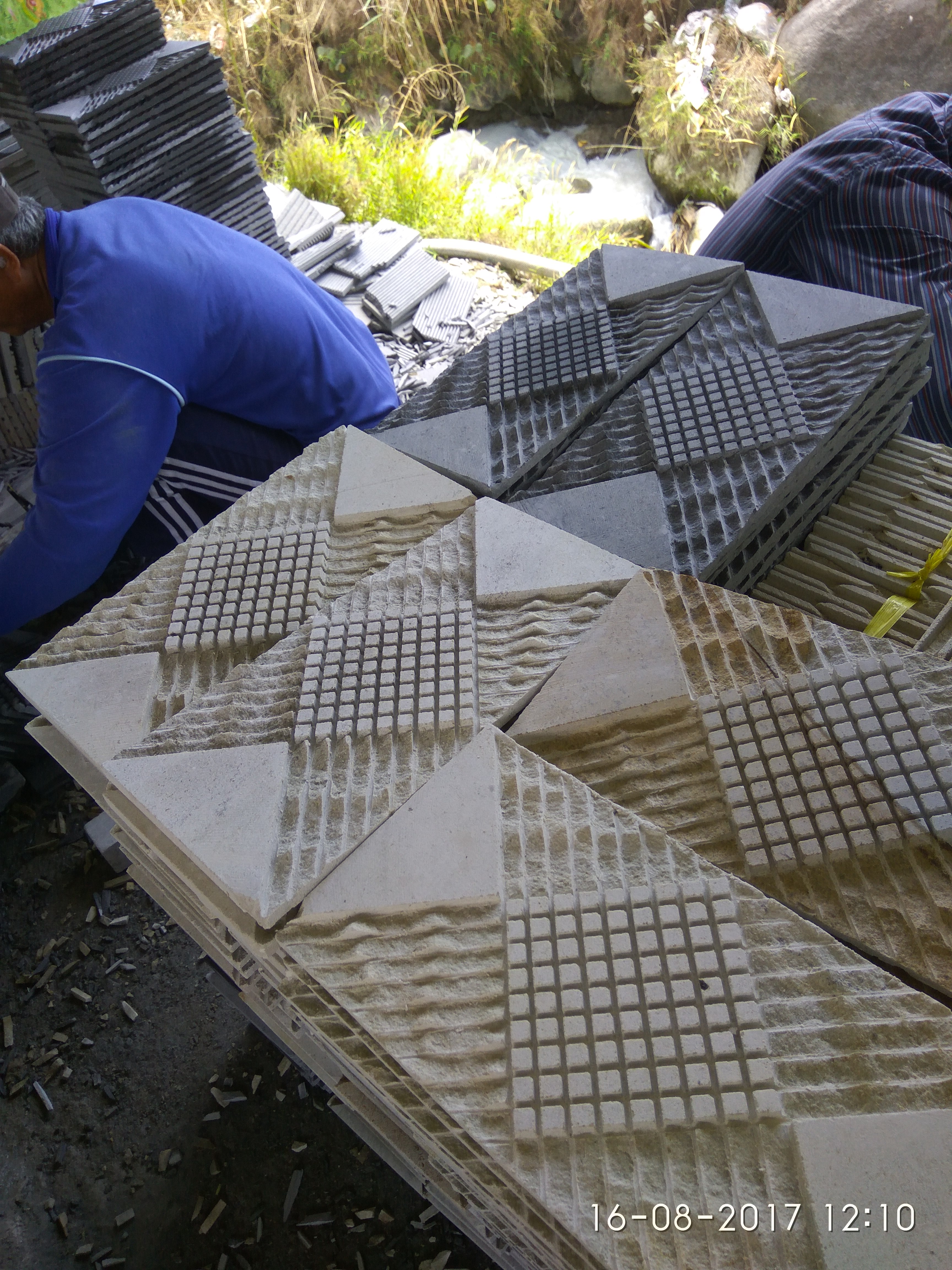 alur matahari kuning ukuran 15x30cm