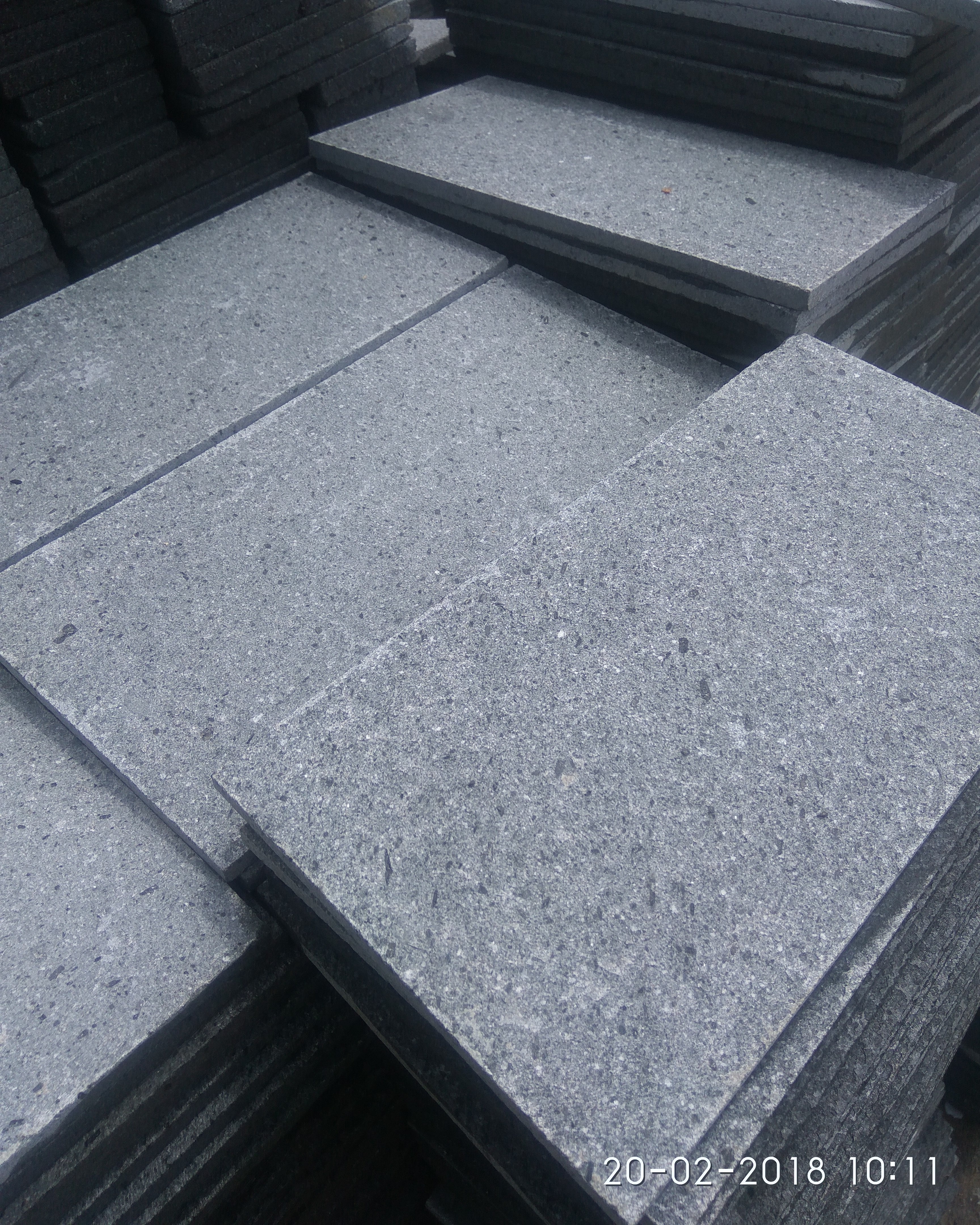 andesit bintik bakar ukuran 30x60cm